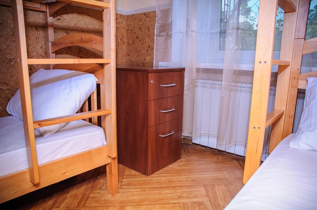 Golden Globus Hostel Kiev Buitenkant foto