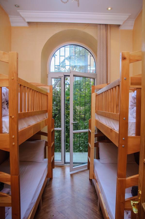 Golden Globus Hostel Kiev Buitenkant foto