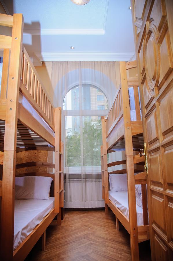 Golden Globus Hostel Kiev Buitenkant foto