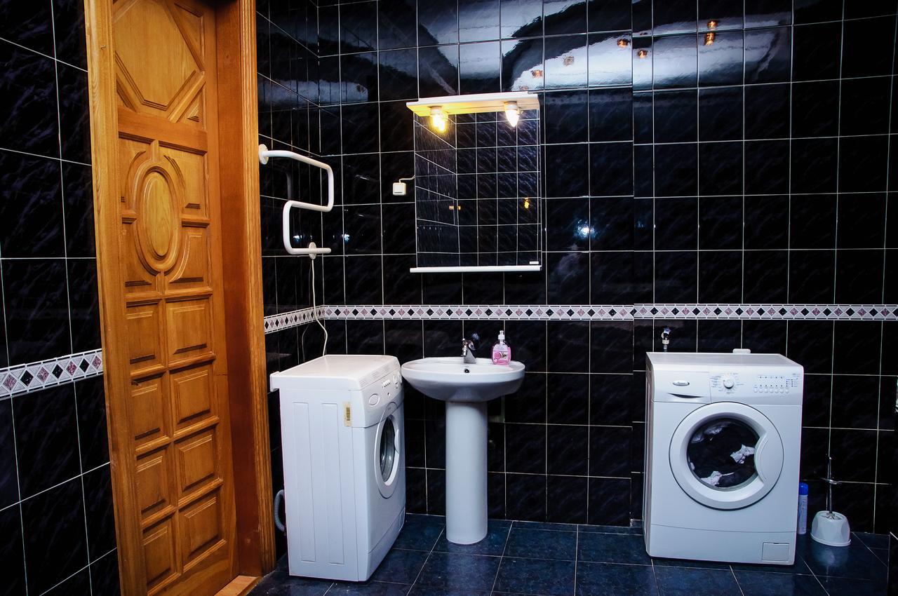 Golden Globus Hostel Kiev Buitenkant foto