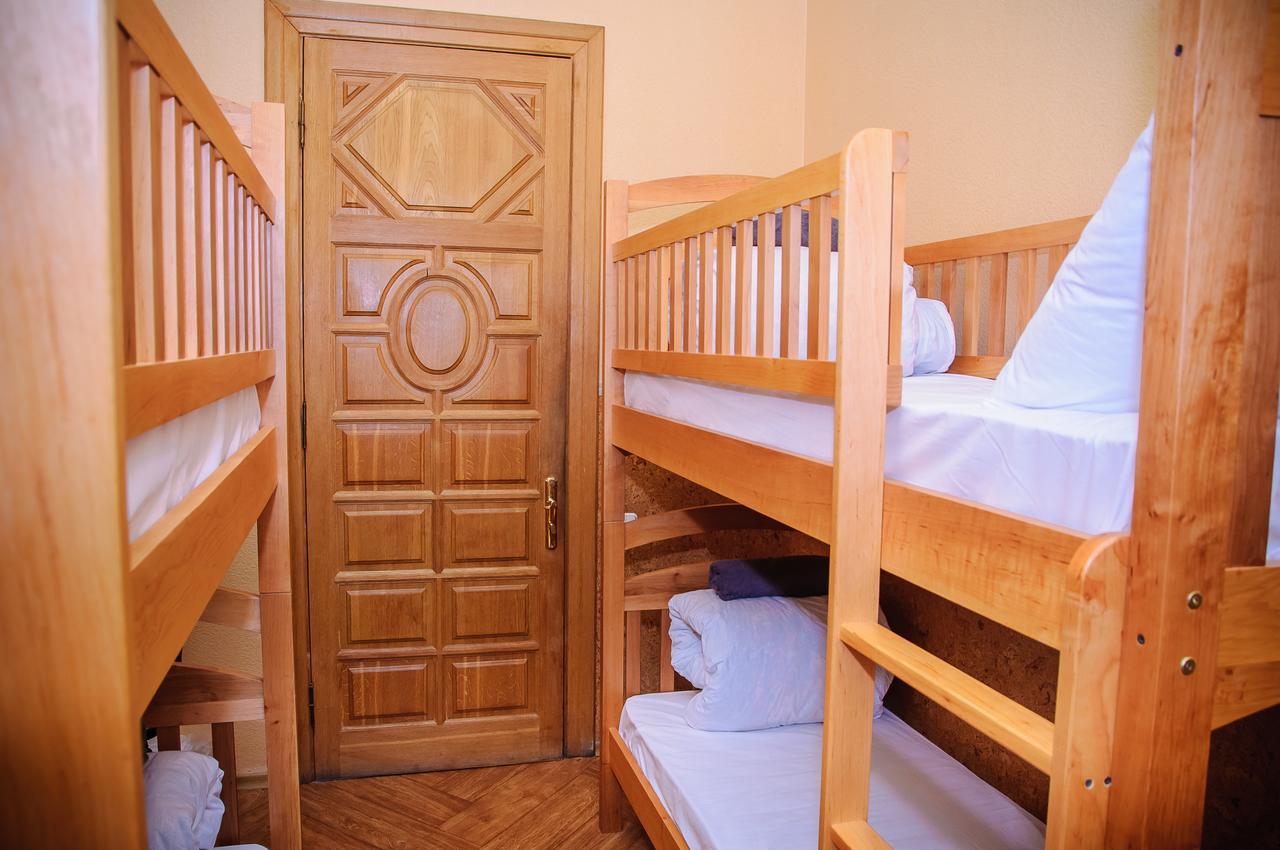 Golden Globus Hostel Kiev Buitenkant foto