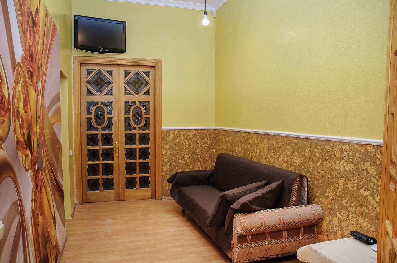 Golden Globus Hostel Kiev Buitenkant foto